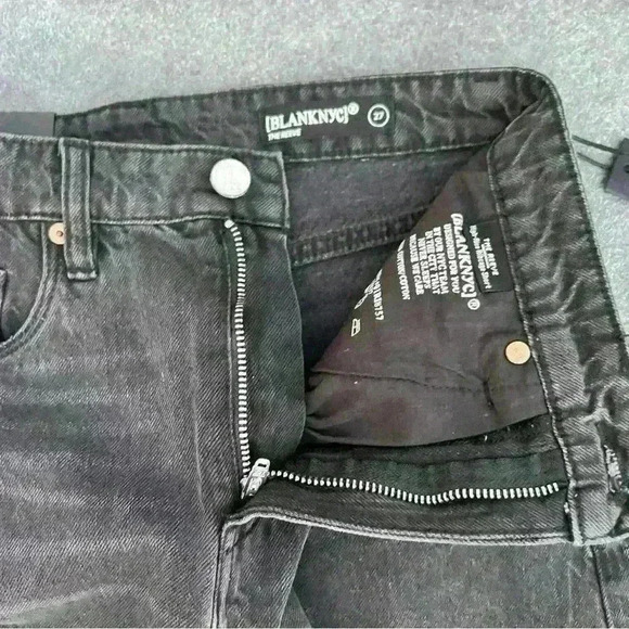 NWT Blanknyc The Reeve Distressed High Rise Ribcage Short Black Women's Size 27 - Picture 6 of 12